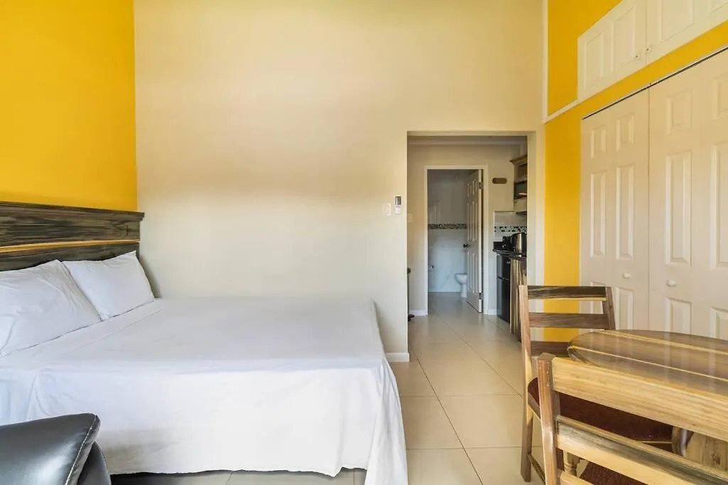 Cozy Studio - Nightlife Restaurant Shopping Beach Apartment Montego Bay