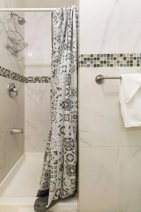 Cozy Studio - Nightlife Restaurant Shopping Beach Apartment Montego Bay
