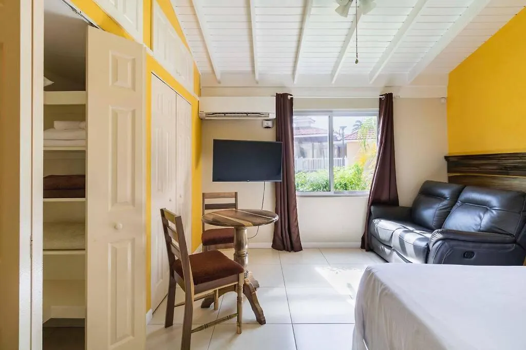 Cozy Studio - Nightlife Restaurant Shopping Beach Apartment Montego Bay